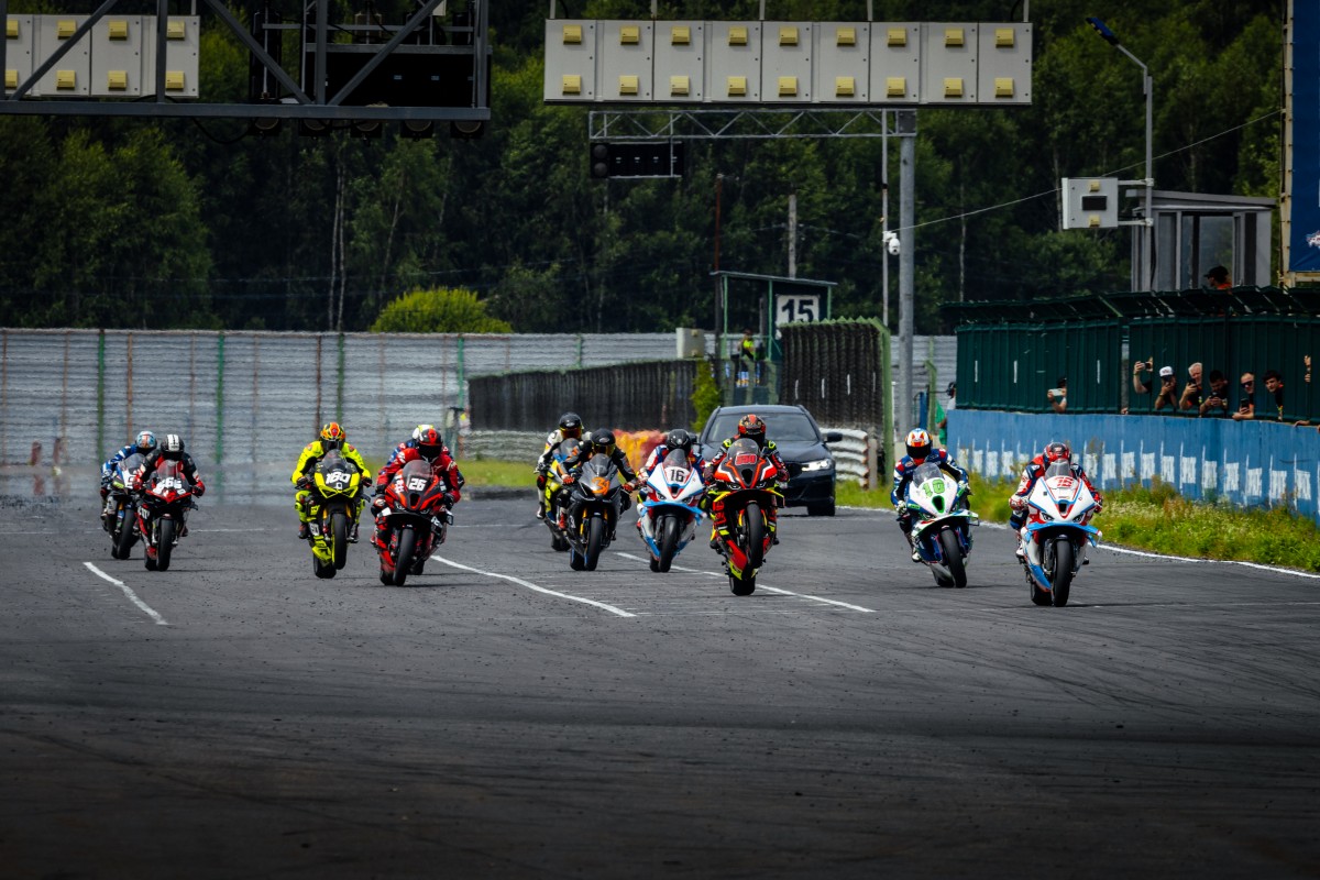 Старт гонки Superbike