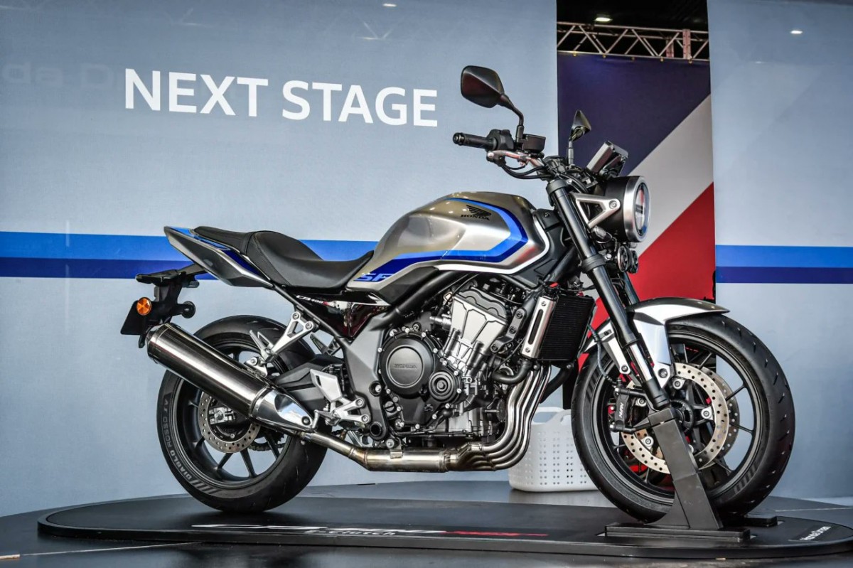 Honda CB400 Super Four E-Clutch (2026)