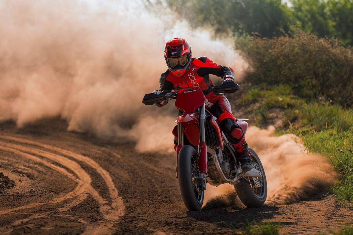 Мотард Ducati Desmo450 SM на грунте