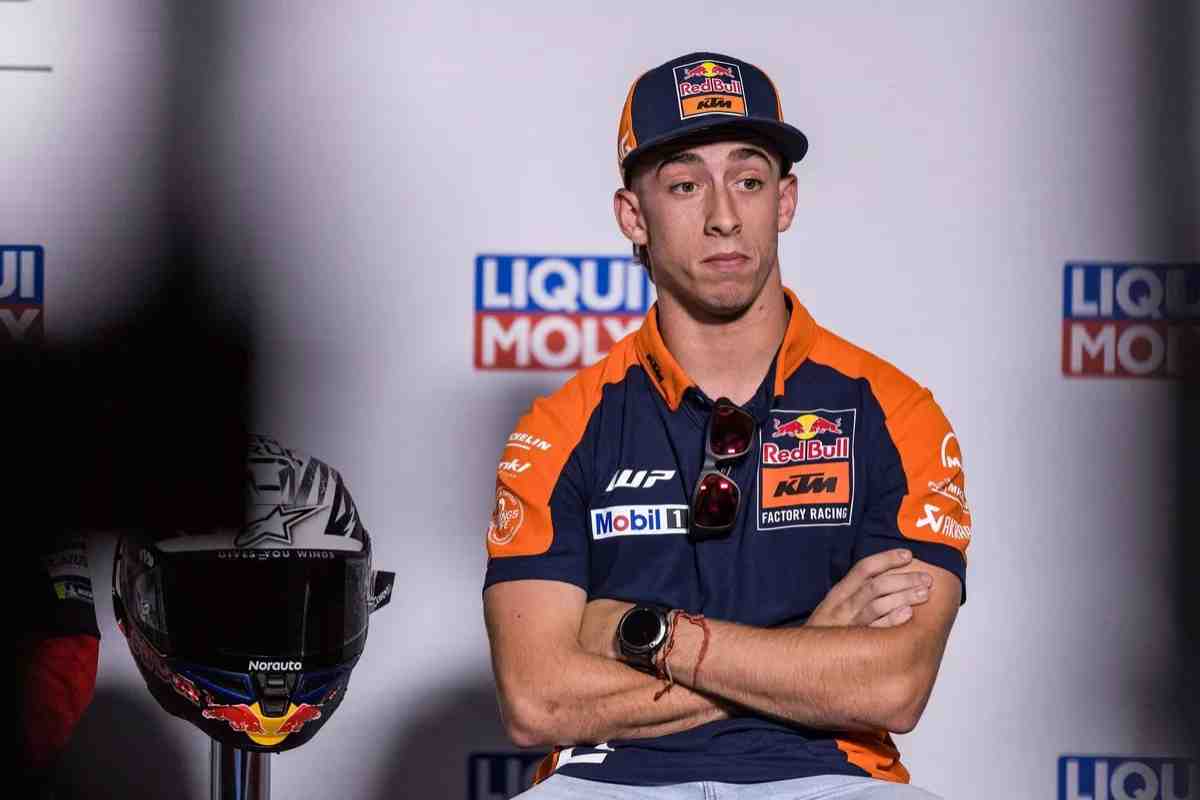 MotoGP 2025 GermanGP: Педро Акоста жестко раскритиковал Dorna за продолжение уикенда JuniorGP после гибели Борхе Гомеса