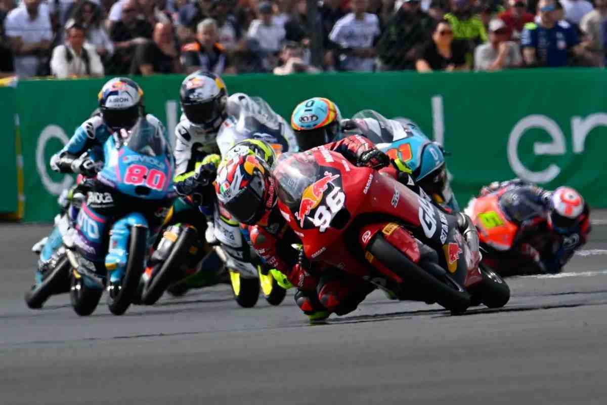 Битва на локтях за Гран-При Франции Moto3: обзор и результаты дуэли лидеров чемпионата мира