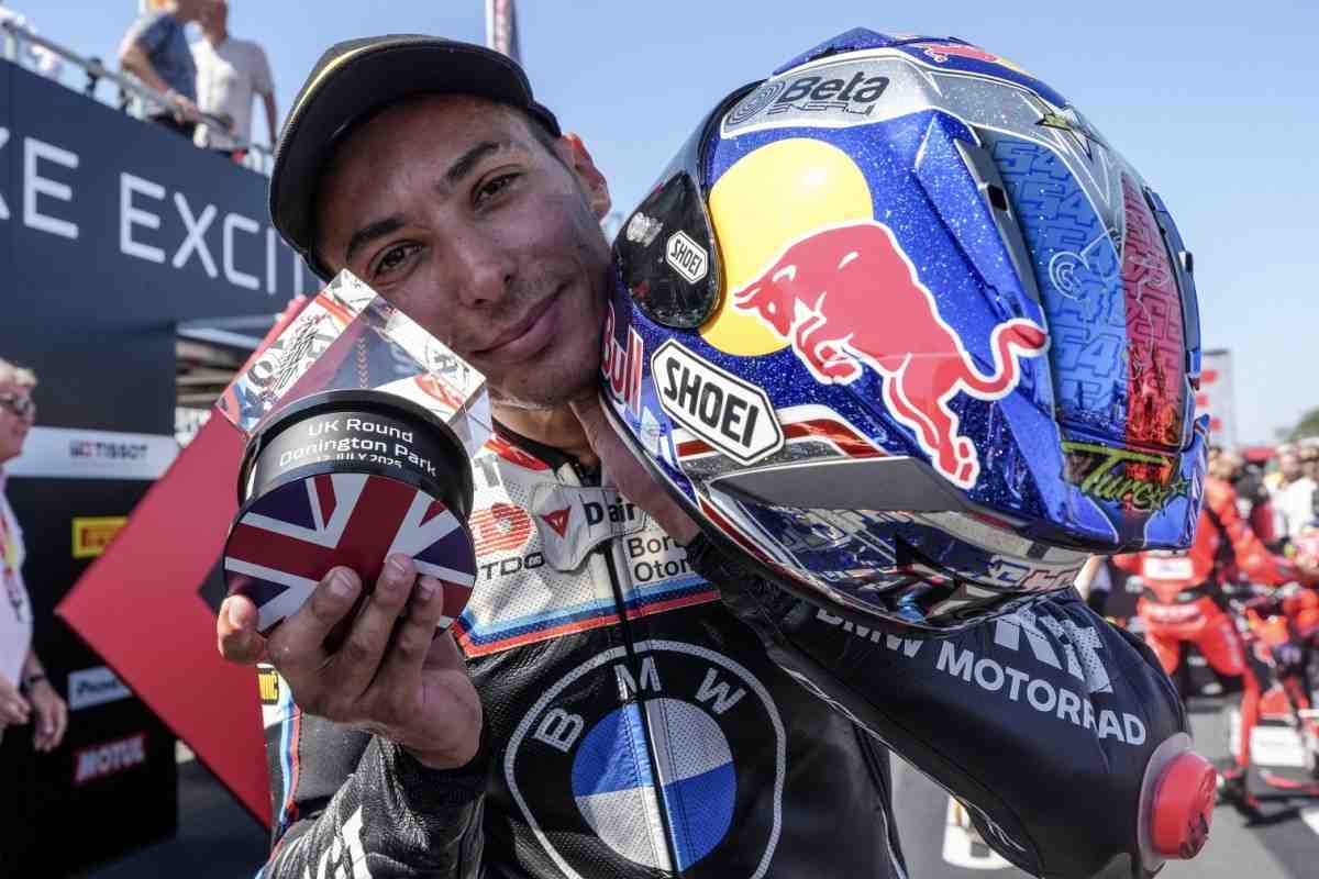 Топрак Разгатлиоглу выиграл квалификацию Superpole UKWorldSBK в Донингтоне