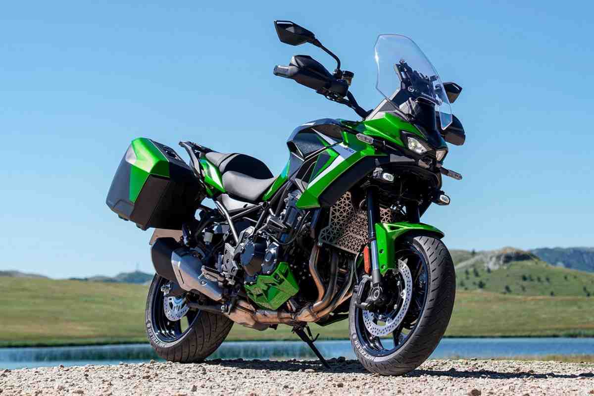 Kawasaki Versys 900 (2027) - бестселлер в новом дизайне и с адаптивным круиз-контролем едет на EICMA!