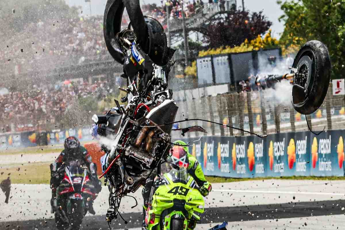 Алекс жив! Видео и последствия грандиозной аварии на Гран-При Каталонии MotoGP со всех ракурсов