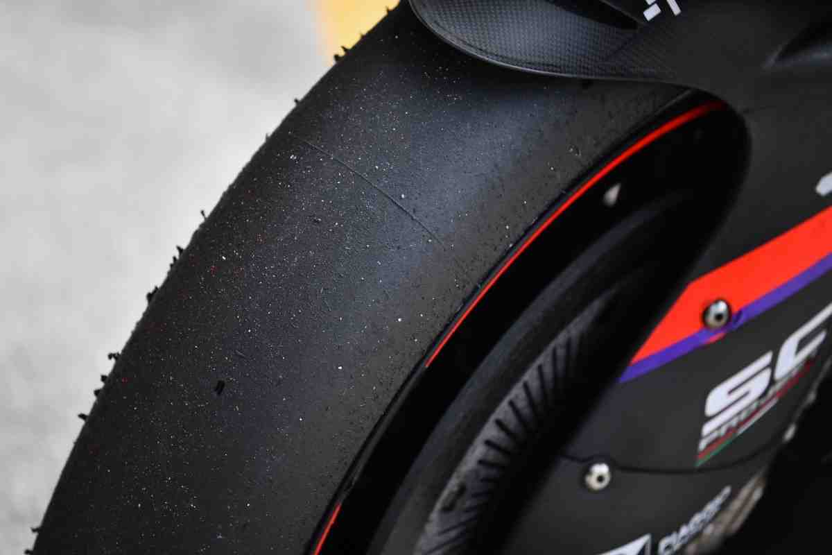 Главное изменение MotoGP в 2023 - не спринтовые гонки, а контроль за давлением в шинах
