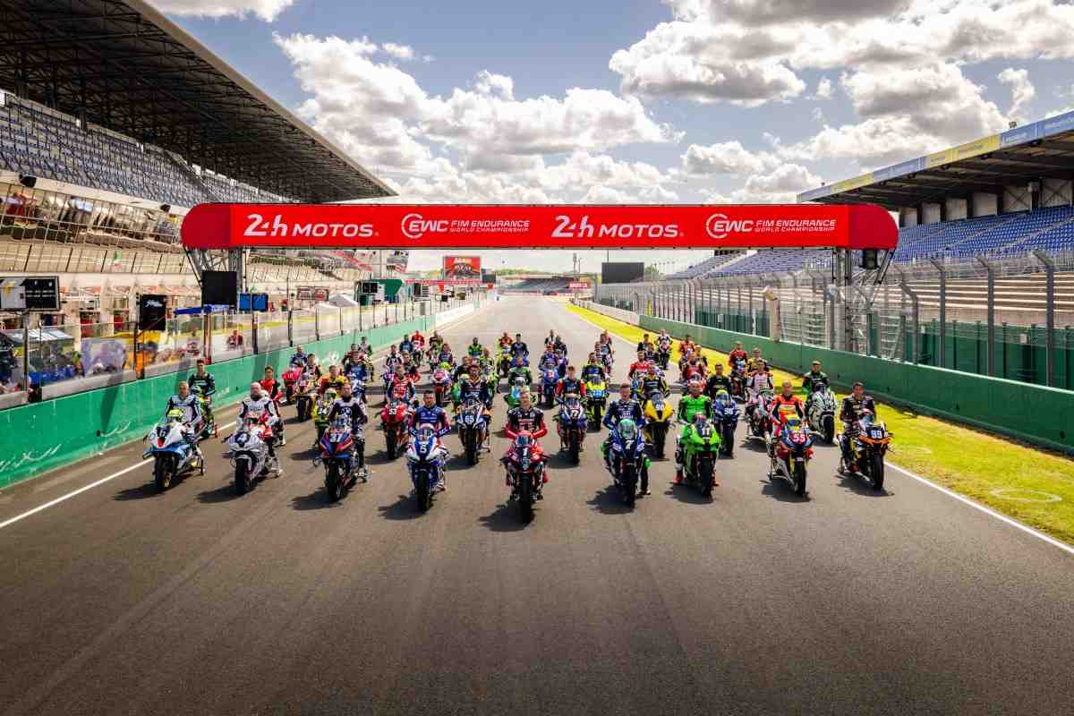 Мотоциклетный Ле-Ман 24 стартовал: Yoshimura SERT возглавила 24 Heures Motos 2025 года