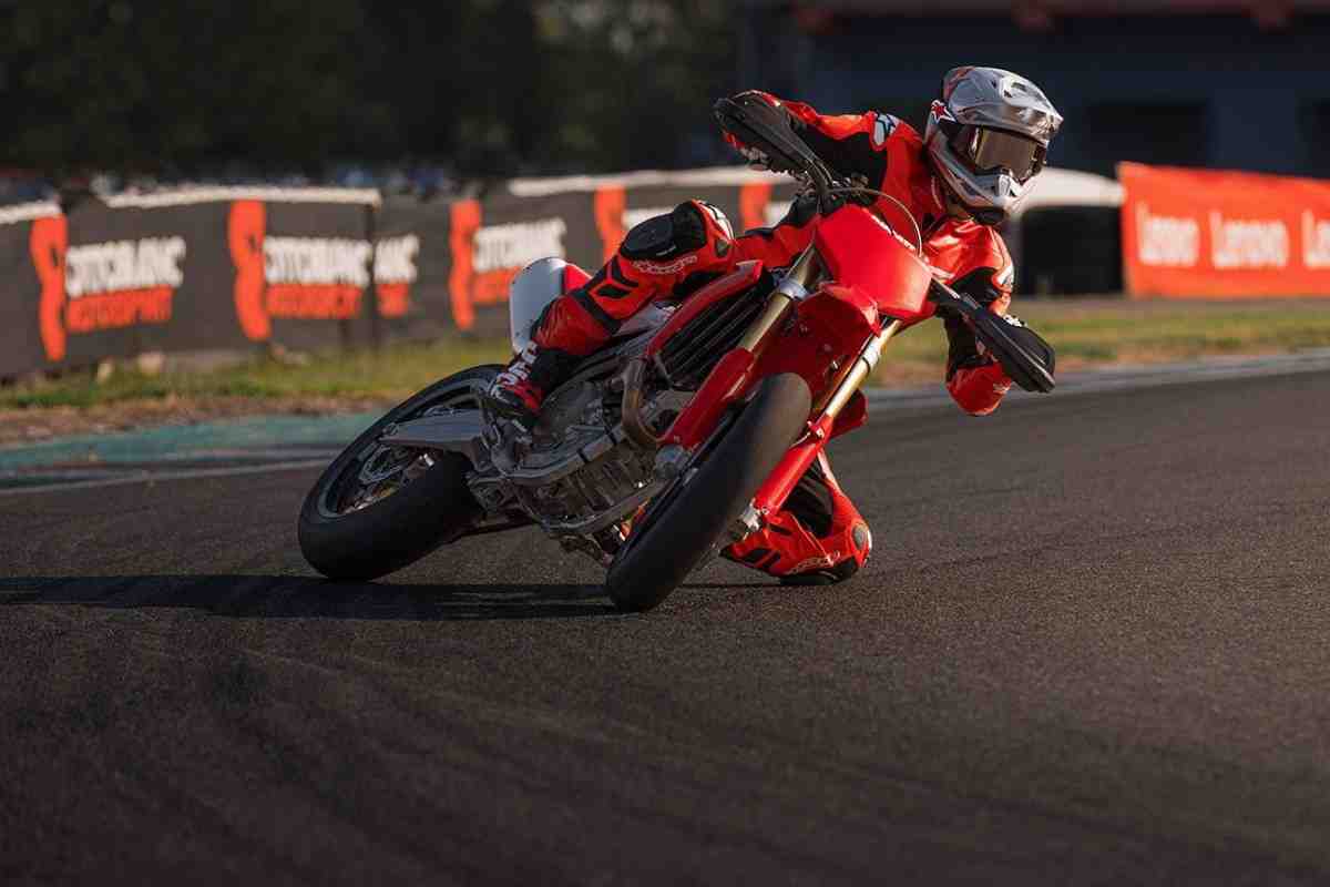 В ритме EICMA-2026: супермото Ducati Desmo450 SM - первый с десмодромным приводом