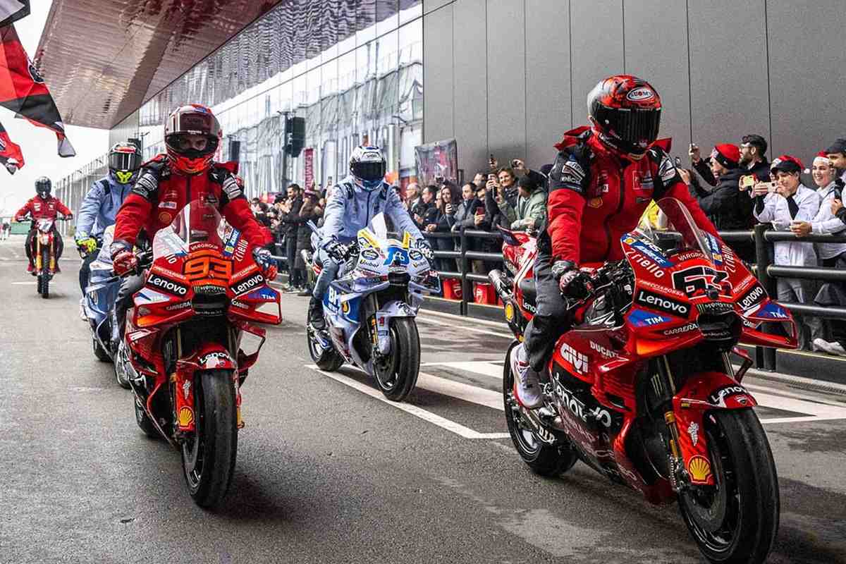 Болонья вновь приветствовала героев MotoGP - Ducati: фото и отчет с Campeoni in Festa 2025