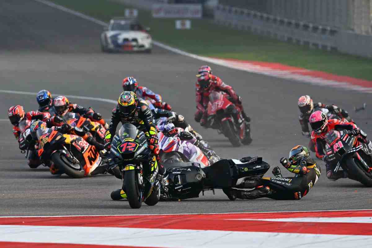 MotoGP Bharat: Стюарды решили наказать Луку Марини за аварию на спринте Гран-При Индии