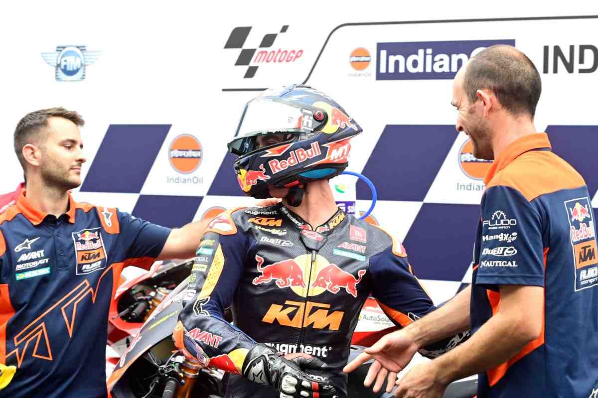 Педро Акоста забрал Гран-При Индии в хаотичной гонке Moto2: результаты и видео обзор