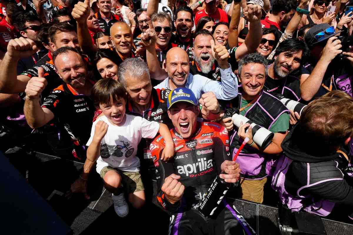 MotoGP CatalanGP: Баньяя подарил Алешу Эспаргаро победу в прощальном домашнем Tissot Sprint Race