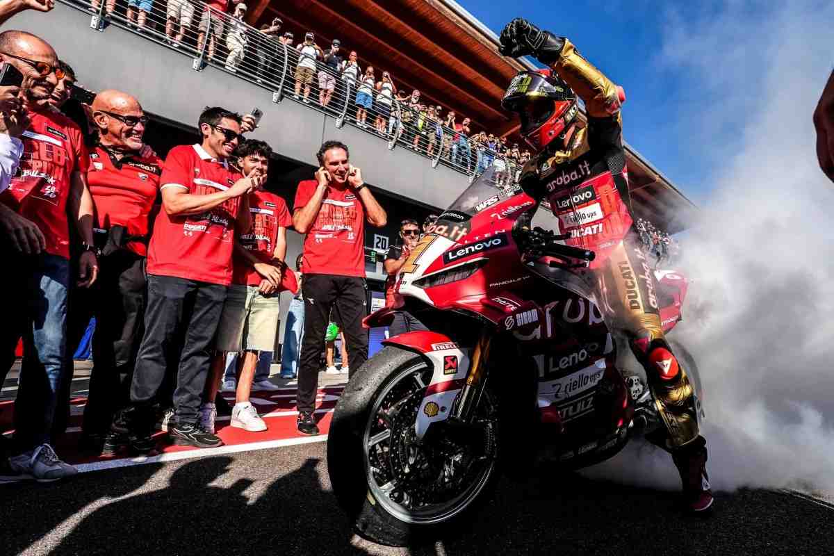 Победа Николо Булеги в World Superbike 2026 года замыкает цикл - и Тройную Корону Ducati