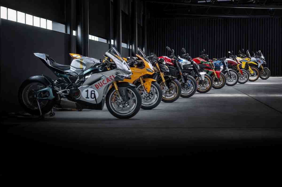 Ducati представила коллекцию мотоциклов к 100-летию завода: Collezione100 - все фото с историей