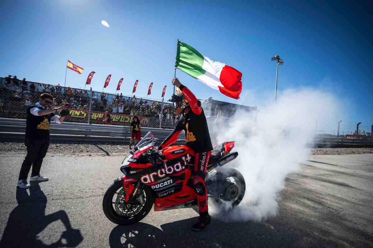 Николо Булега стал чемпионом World Supersport - впервые в истории на Ducati!