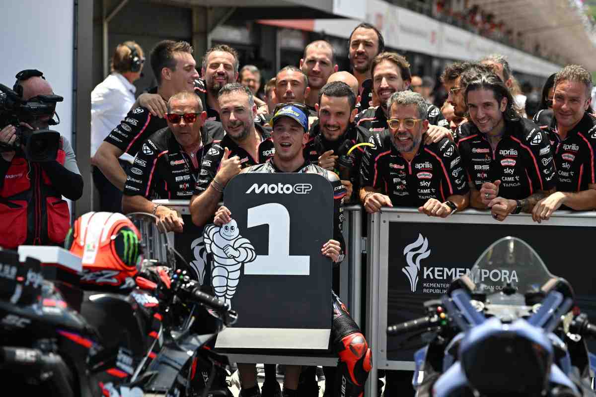 Чудеса продолжаются: Aprilia занимает первую линию на Гран-При Индонезии MotoGP 2025